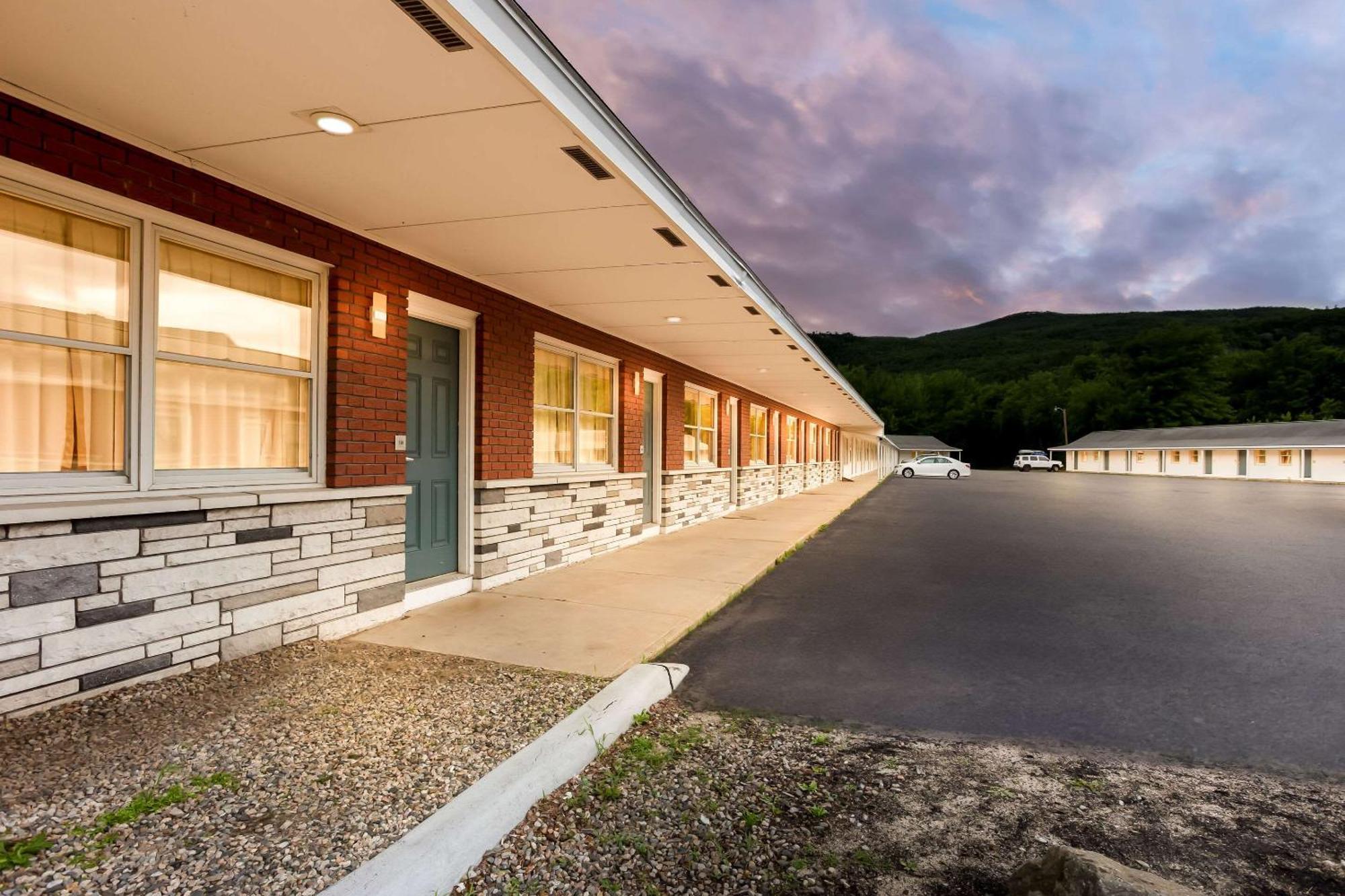 Rodeway Inn Gorham Exteriér fotografie