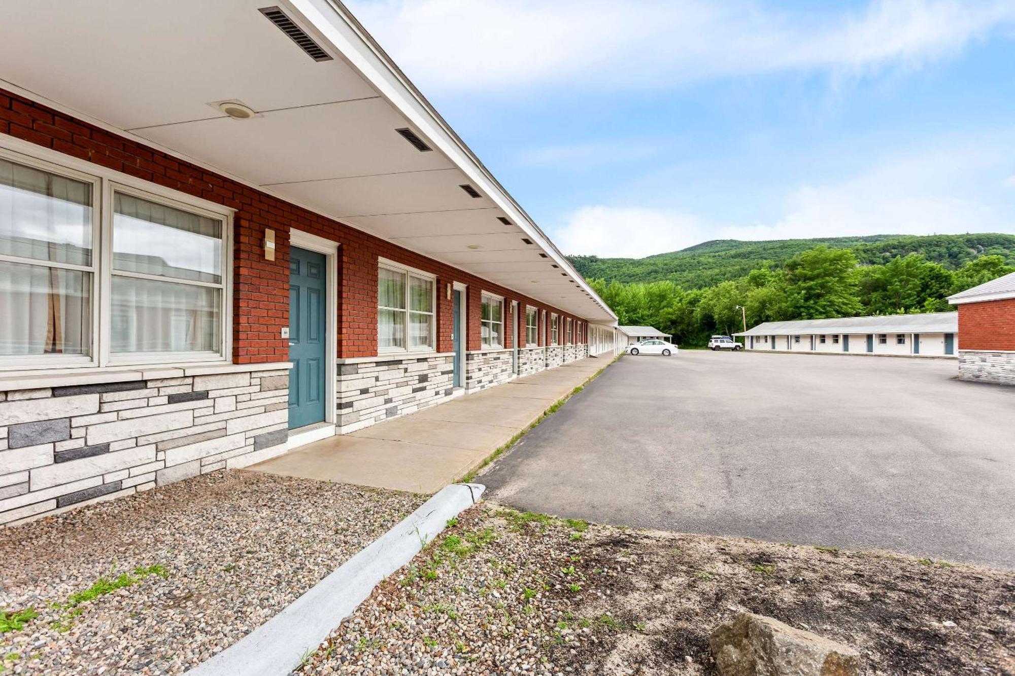 Rodeway Inn Gorham Exteriér fotografie