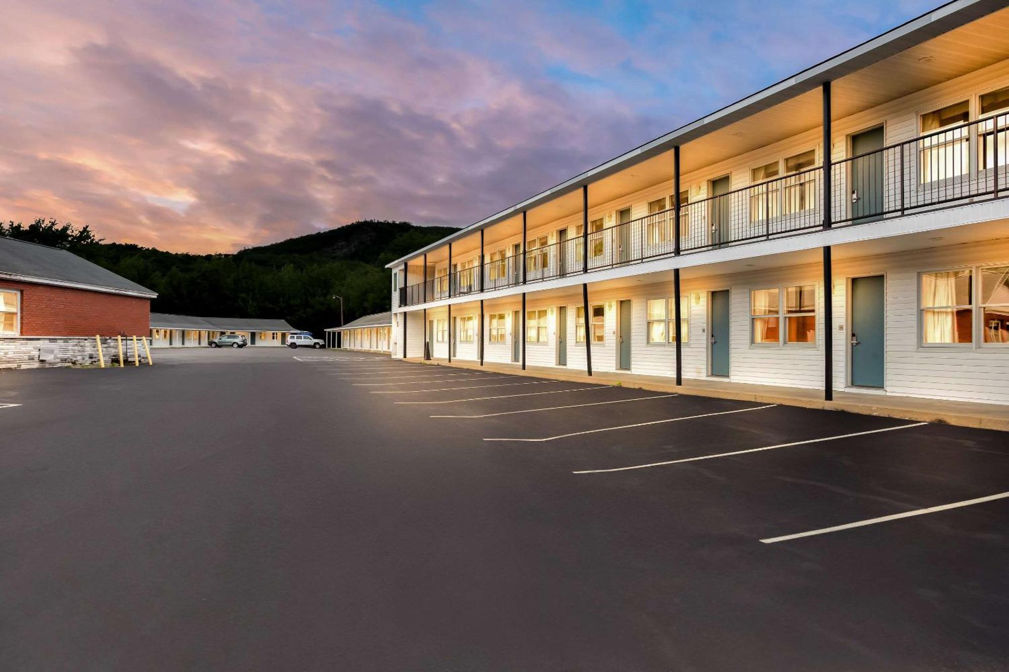 Rodeway Inn Gorham Exteriér fotografie